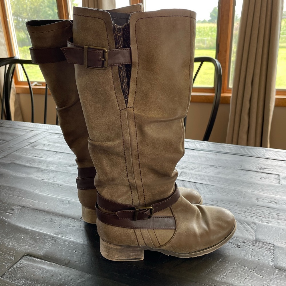 Used youth brown boots from kohl’s.